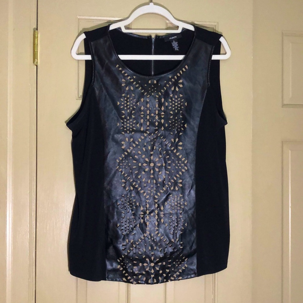 Rockin’ black & tan cutout pattern Alfani top. XL with stretch